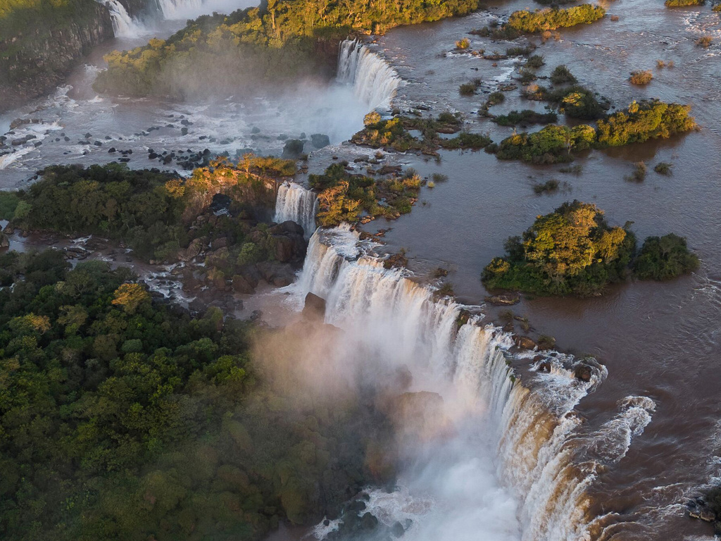 Rio Carnival to Iguazú Falls: An Inspiring Expedition by Geoffrey Kent
